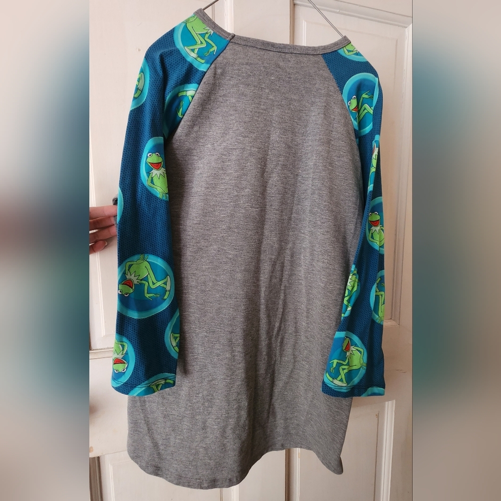 LuLaRoe Grey Shirt- KERMIT FROG Sleeves